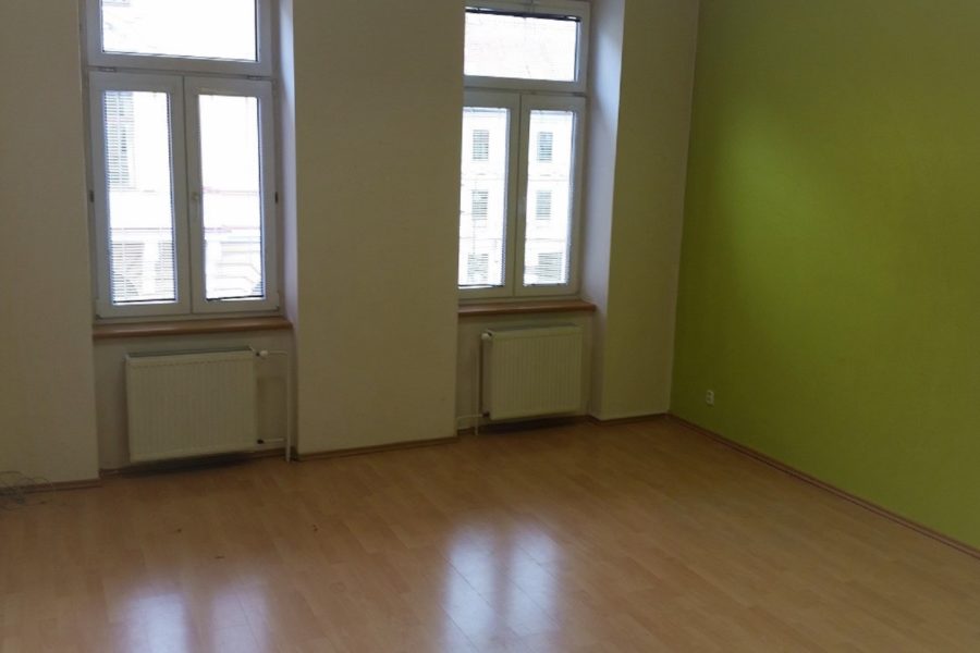 PRENAJATÁ – Kancelária na prenájom (32 m2) za výhodnú cenu, centrum BB