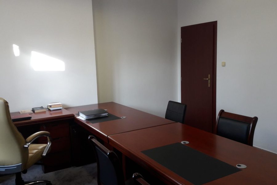 PRENAJATÉ – Prenájom zariadenej kancelária (20 m2) na Bakossovej ulici, centrum BB