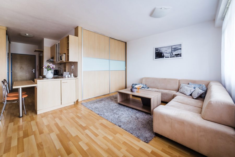 PRENAJATÝ – Prenájom 1 ib s balkónom v novostavbe na Belvederi (širšie centrum BB)
