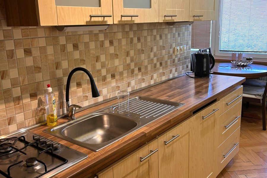 PRENAJATÝ – Sídlisko Fončorda – Prenájom 3,5 izb. bytu (80 m2) s balkónom a výťahom v 4. posch. bytovke na ulici Spojová