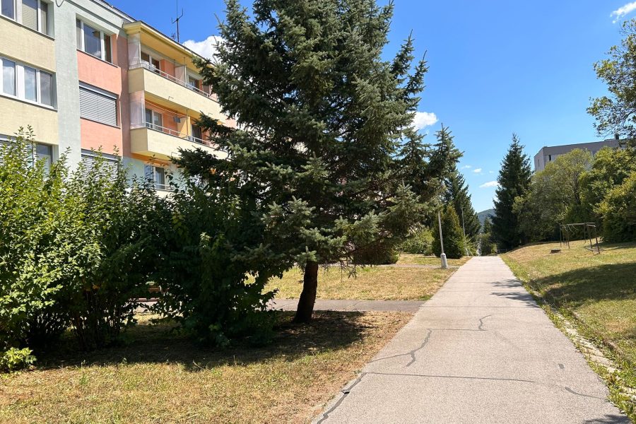 PRENAJATÝ – Sídlisko Fončorda – Prenájom 3,5 izb. bytu (80 m2) s balkónom a výťahom v 4. posch. bytovke na ulici Spojová