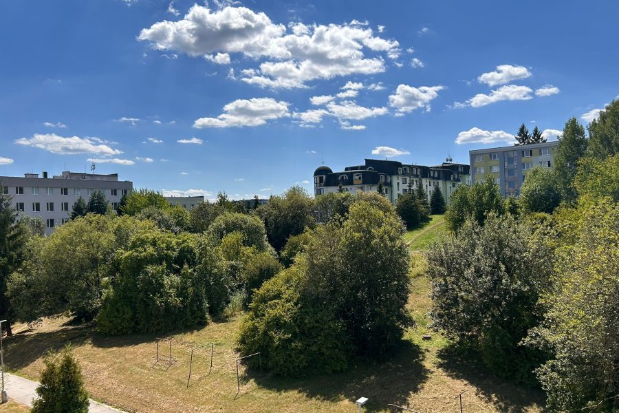 PRENAJATÝ – Sídlisko Fončorda – Prenájom 3,5 izb. bytu (80 m2) s balkónom a výťahom v 4. posch. bytovke na ulici Spojová