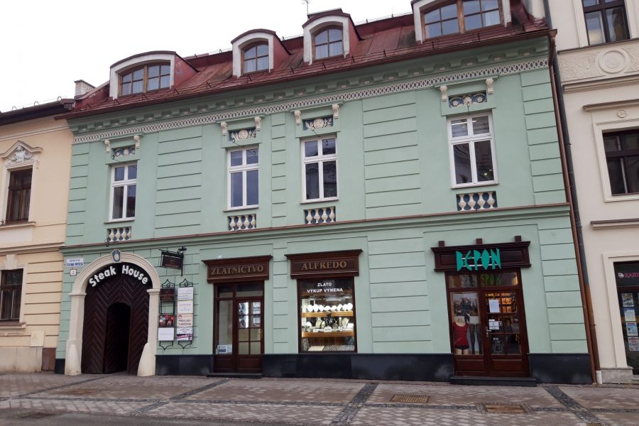 PRENAJATÉ – Prenájom kancelárskeho priestoru (27 m2) oproti hlavnej pošte, centrum mesta Banská Bystrica