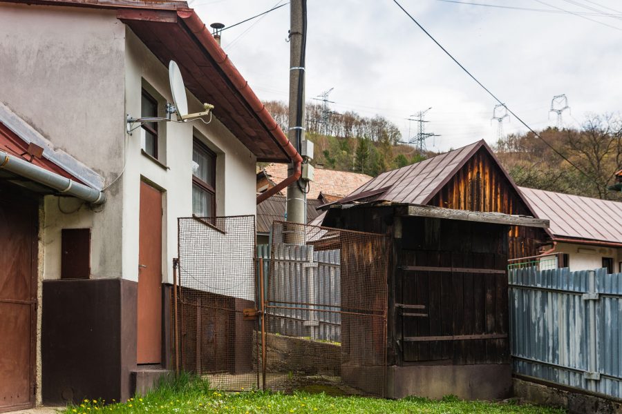 PREDANÝ – Predaj RD v zachovalom pôvodnom stave, obec Hiadeľ (21 km od BB)