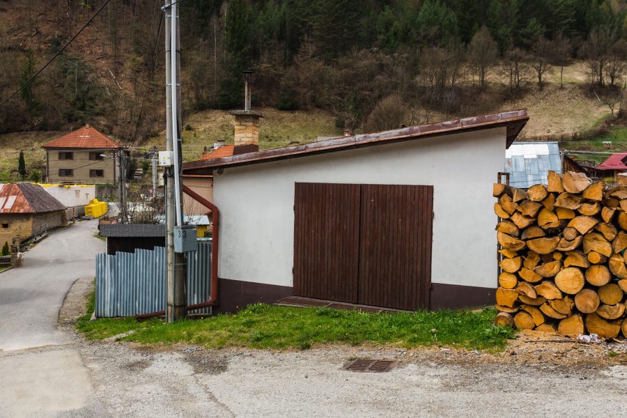 PREDANÝ – Predaj RD v zachovalom pôvodnom stave, obec Hiadeľ (21 km od BB)