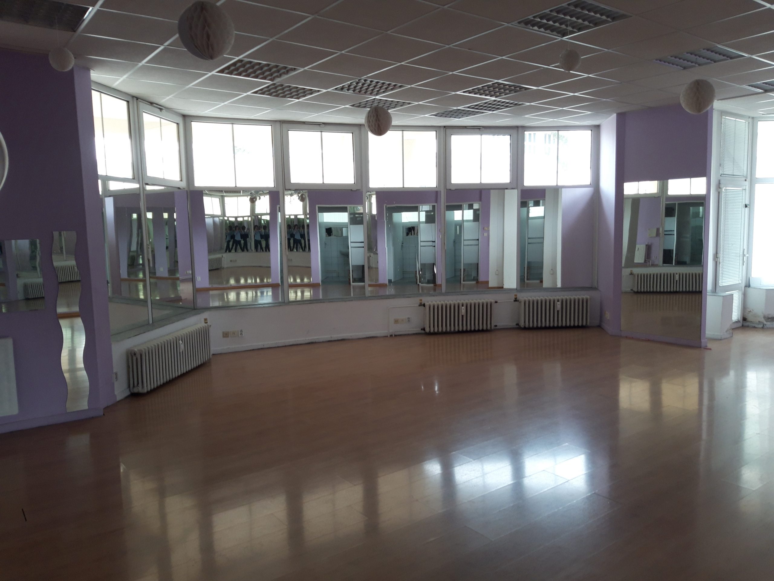 Prenájom nebytového priestoru (tanečná sála – 100 m2) v širšom centre mesta B. Bystrica