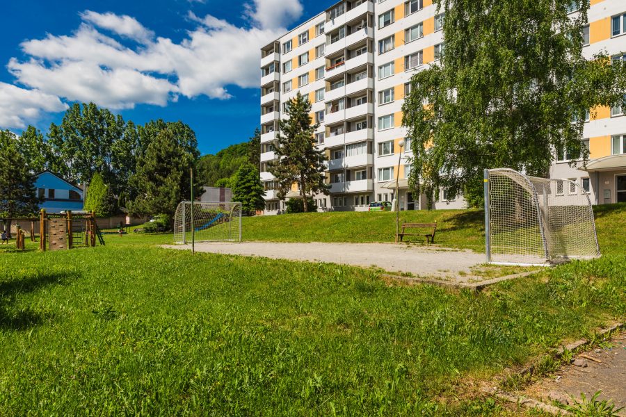 PREDANÁ – Predaj garáže v radovej zástavbe (22 m2) v lokalite Radvaň, časť Podháj