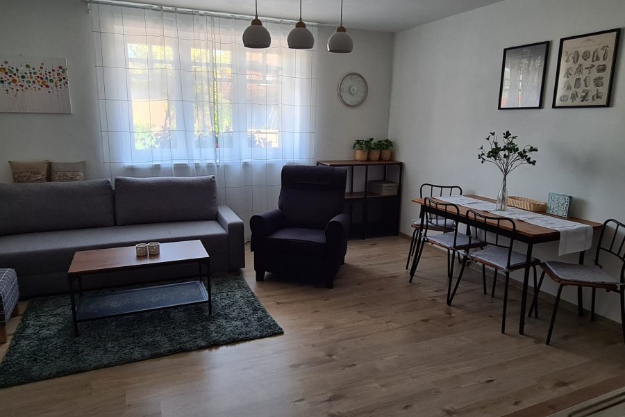 PRENAJATÝ – Prenájom luxusného 2 izb. apartmánu (55 m2) v rodinnom dome, lokalita Kremnička
