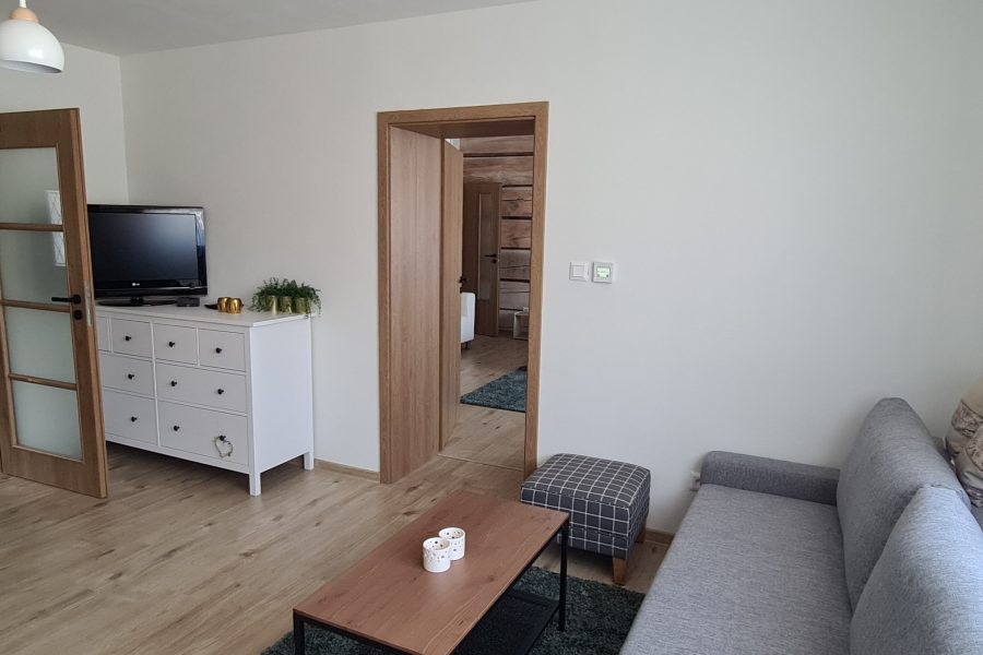 PRENAJATÝ – Prenájom luxusného 2 izb. apartmánu (55 m2) v rodinnom dome, lokalita Kremnička