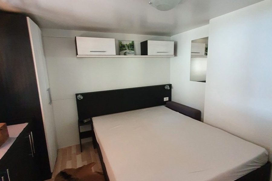 Predaj mobilného domčeku (56 m2) na pozemku (90 m2) v Chorvátsku, mesto Pirovac
