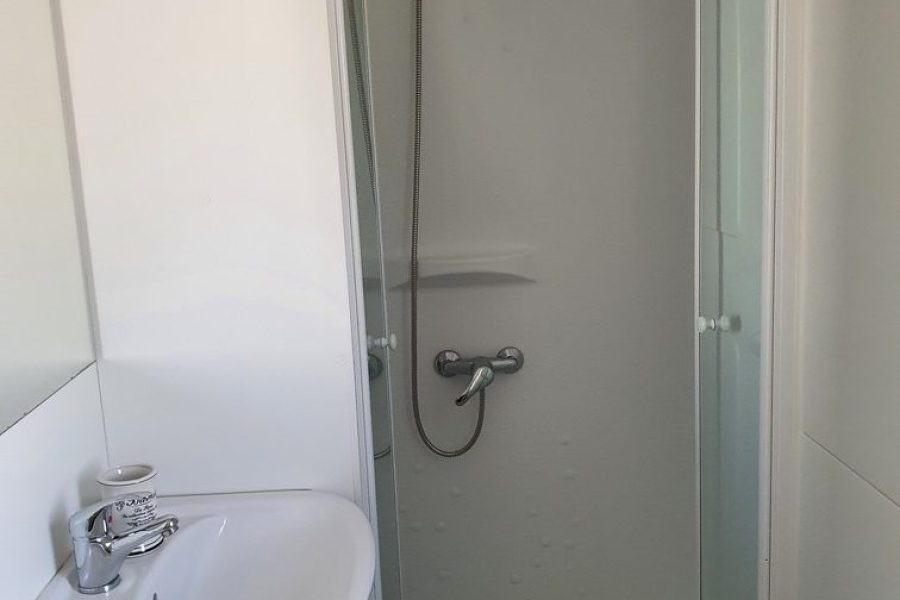Predaj mobilného domčeku (56 m2) na pozemku (90 m2) v Chorvátsku, mesto Pirovac