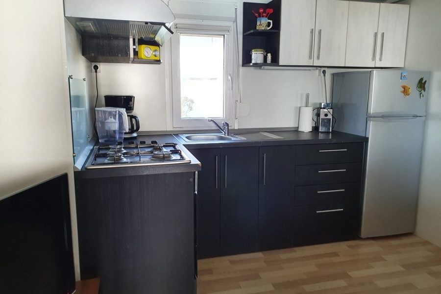 Predaj mobilného domčeku (56 m2) na pozemku (90 m2) v Chorvátsku, mesto Pirovac