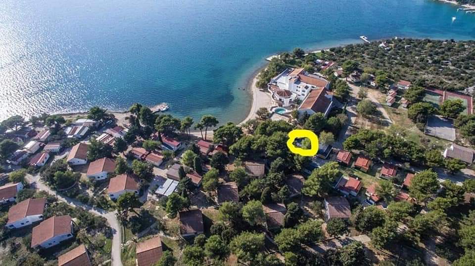 Predaj mobilného domčeku (56 m2) na pozemku (90 m2) v Chorvátsku, mesto Pirovac