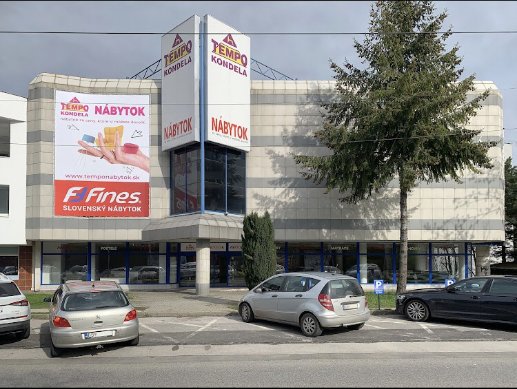 Prenájom obchodného priestoru (540,37 m2) v Radvani, OD Mikušincova