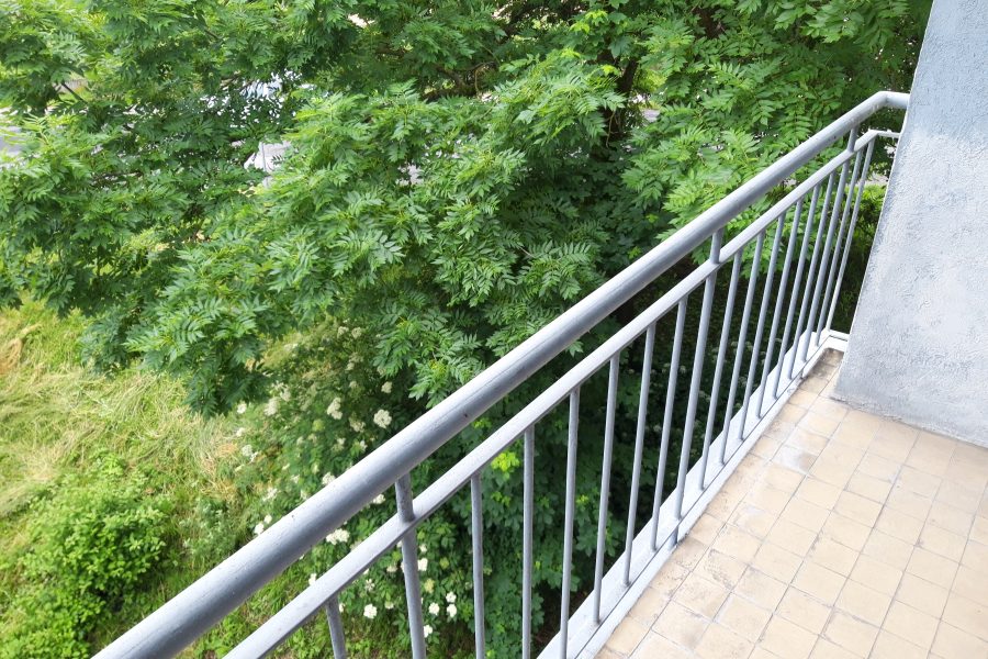 PREDANÝ – Uhlisko – Predaj 2 ib (52 m2) s balkónom a parkovacím miestom, širšie centrum BB