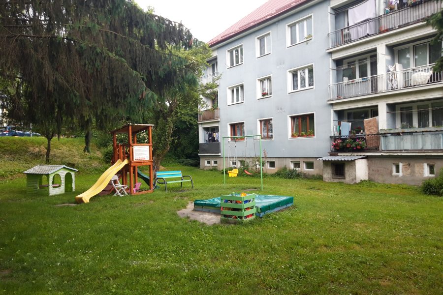 PREDANÝ – Uhlisko – Predaj 2 ib (52 m2) s balkónom a parkovacím miestom, širšie centrum BB