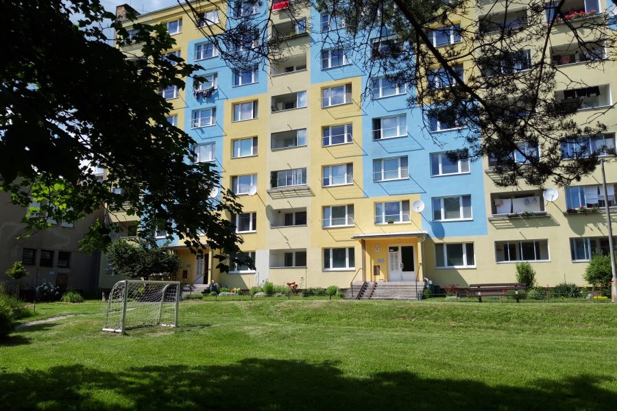 PREDANÝ – Fončorda – Predaj slnečného 2 ib (58 m2) s balkónom v pôvodnom stave v BB, ulica Internátna