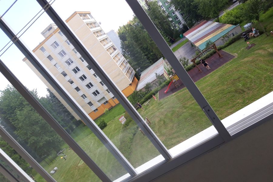 PREDANÝ – Fončorda – Predaj slnečného 2 ib (58 m2) s balkónom v pôvodnom stave v BB, ulica Internátna