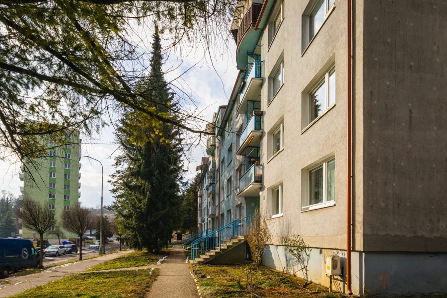 PRENAJATÝ – Fončorda – Prenájom útulného 3,5 izb. bytu (77,56 m2) s balkónom a pivnicou na Mládežníckej ulici