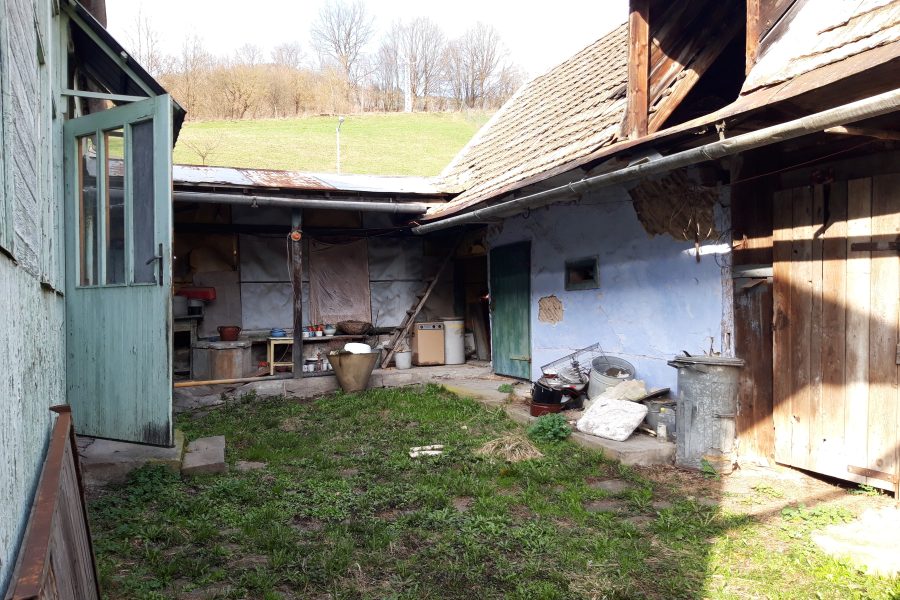 Predaj rodinného domu (pôvodný stav) v obci Ľubietová, cca 20 km od B. Bystrice