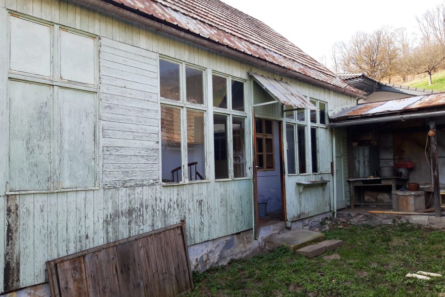 REZERVOVANÝ – Predaj rodinného domu (pôvodný stav) v obci Ľubietová, cca 20 km od B. Bystrice