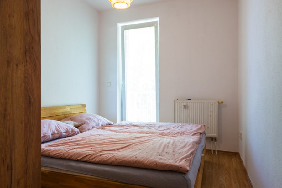 Lokalita Kremnička – Prenájom 3 izb. bytu (77 m2) s 3 balkónmi a samostatnou garážou (22 m2) v Banskej Bystrici