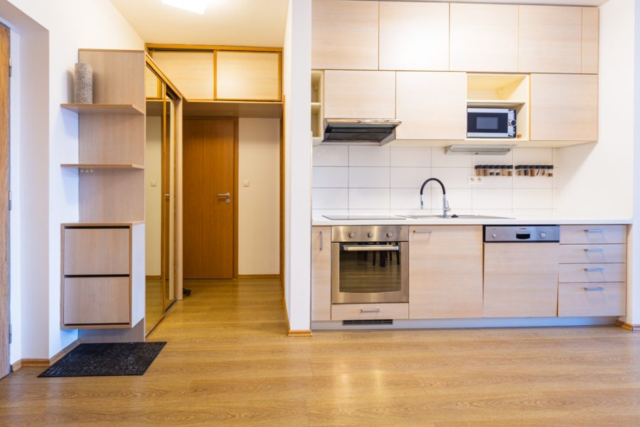 PRENAJATÝ – Lokalita Centrum BB – Prenájom 3 izb. bytu (71 m2) v novostavbe s balkónom (4 m2) a 2x vonkajšie parkovacie miesto (22 m2), ulica Dolná