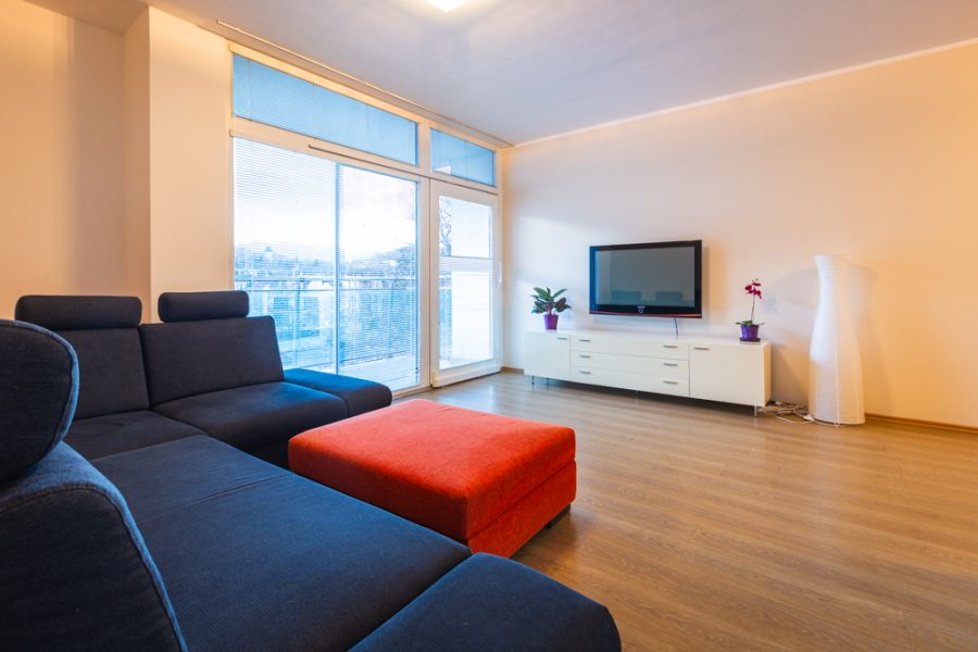 PRENAJATÝ – Lokalita Centrum BB – Prenájom 3 izb. bytu (71 m2) v novostavbe s balkónom (4 m2) a 2x vonkajšie parkovacie miesto (22 m2), ulica Dolná