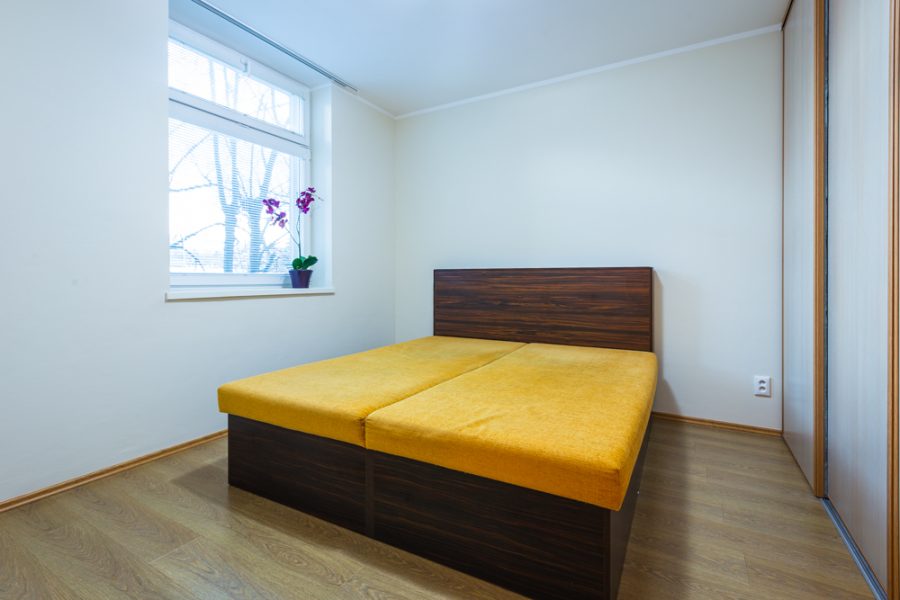 PRENAJATÝ – Lokalita Centrum BB – Prenájom 3 izb. bytu (71 m2) v novostavbe s balkónom (4 m2) a 2x vonkajšie parkovacie miesto (22 m2), ulica Dolná