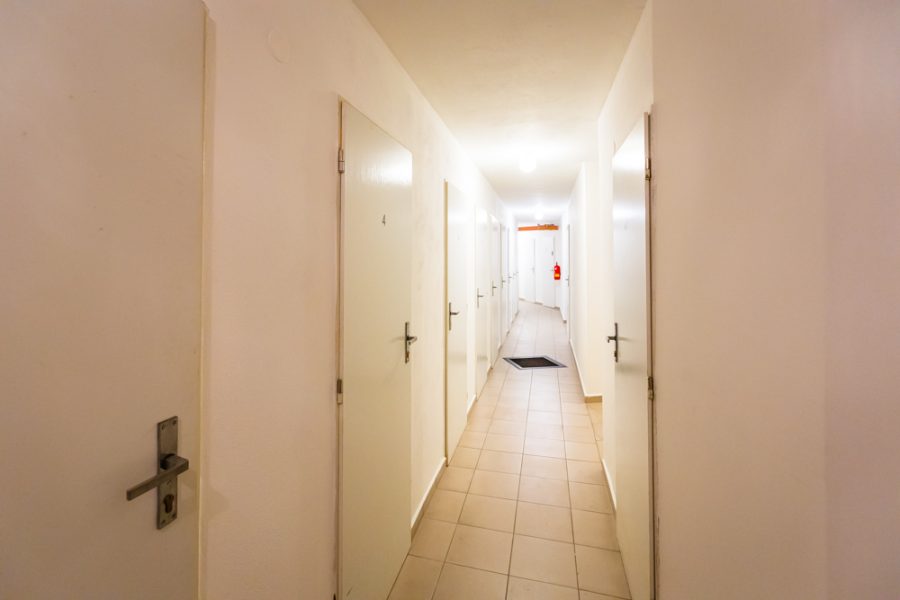 PRENAJATÝ – Lokalita Centrum BB – Prenájom 3 izb. bytu (71 m2) v novostavbe s balkónom (4 m2) a 2x vonkajšie parkovacie miesto (22 m2), ulica Dolná