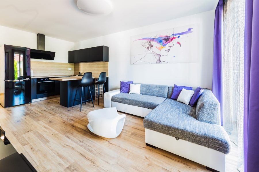 Lokalita Centrum – Prenájom 2 izb. bytu (50 m2) v novostavbe na ul. J. Kráľa s parkovacím miestom (15 m2), Banská Bystrica