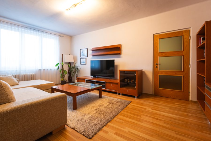 Lokalita Sídlisko – Prenájom 3 izb. bytu (72 m2) s 2 balkónmi a parkovacím miestom, širšie centrum mesta B. Bystrica