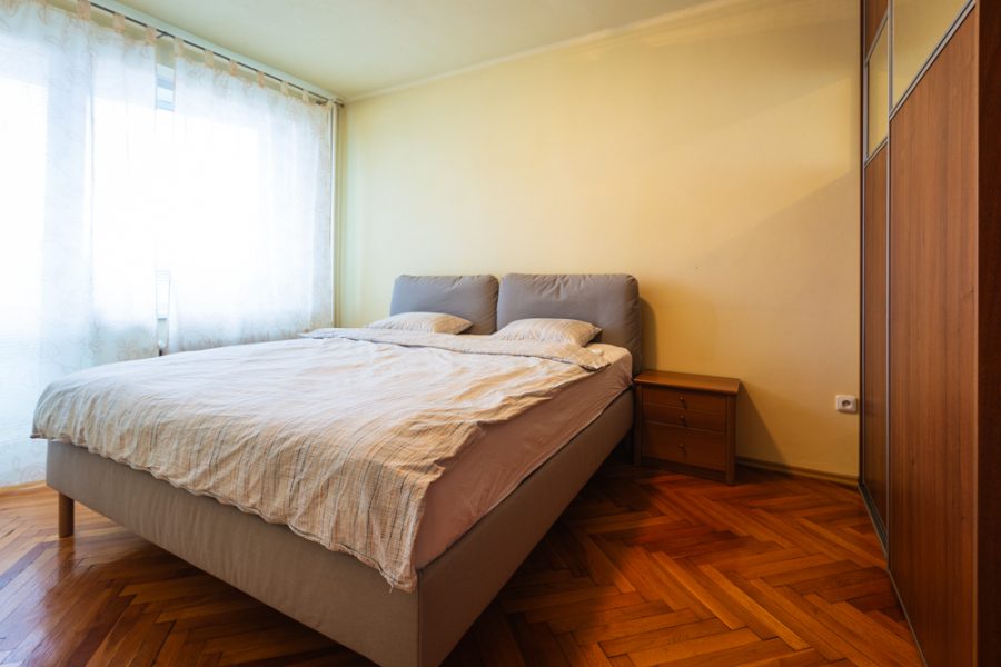 Lokalita Sídlisko – Prenájom 3 izb. bytu (72 m2) s 2 balkónmi a parkovacím miestom, širšie centrum mesta B. Bystrica