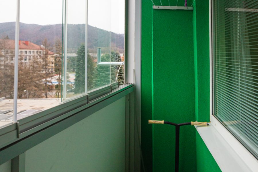 Lokalita Sídlisko – Prenájom 3 izb. bytu (72 m2) s 2 balkónmi a parkovacím miestom, širšie centrum mesta B. Bystrica