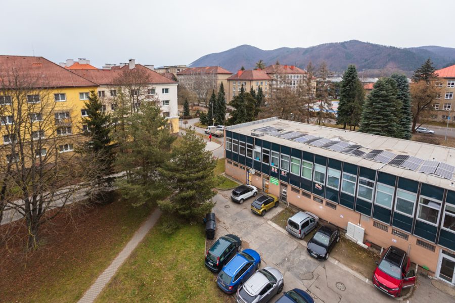 Lokalita Sídlisko – Prenájom 3 izb. bytu (72 m2) s 2 balkónmi a parkovacím miestom, širšie centrum mesta B. Bystrica