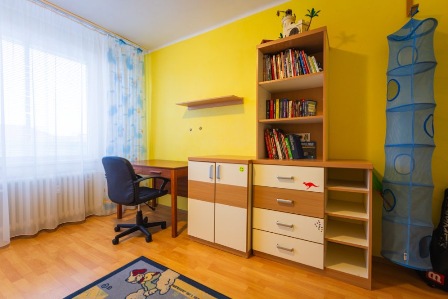 Lokalita Sídlisko – Prenájom 3 izb. bytu (72 m2) s 2 balkónmi a parkovacím miestom, širšie centrum mesta B. Bystrica