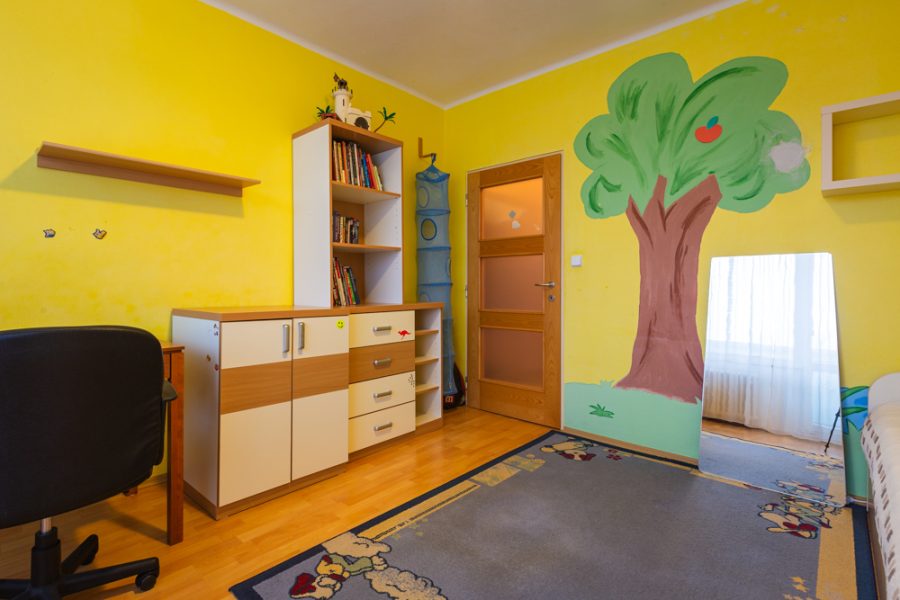 Lokalita Sídlisko – Prenájom 3 izb. bytu (72 m2) s 2 balkónmi a parkovacím miestom, širšie centrum mesta B. Bystrica