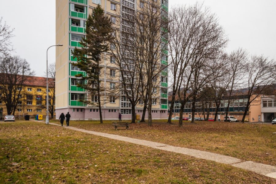 Lokalita Sídlisko – Prenájom 3 izb. bytu (72 m2) s 2 balkónmi a parkovacím miestom, širšie centrum mesta B. Bystrica