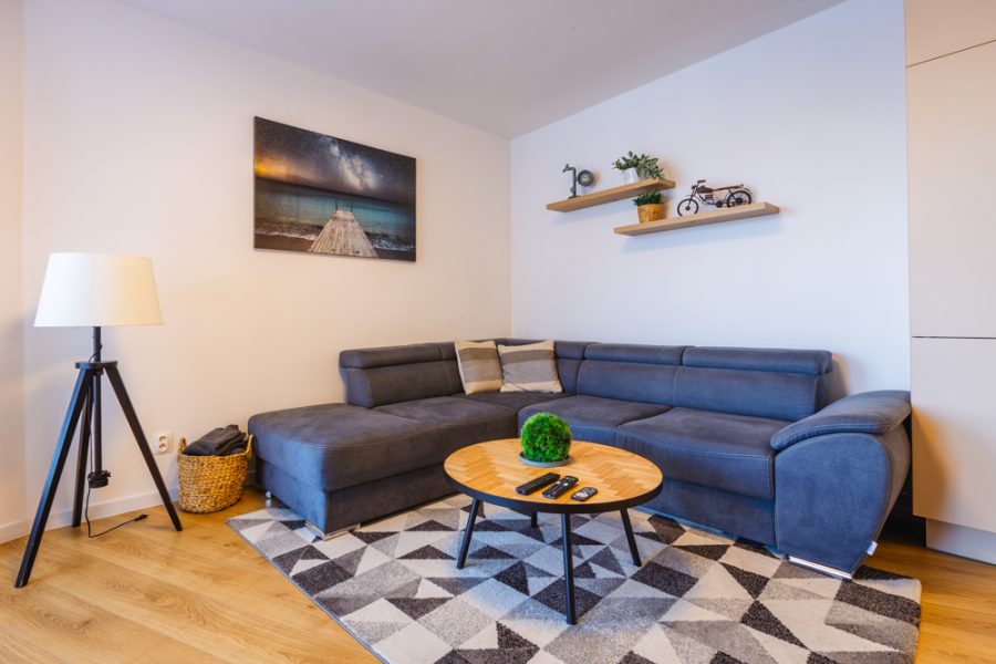 Lokalita Centrum – Prenájom 2 izb. bytu (55 m2) v novostavbe na ul. Hurbanova s balkónom, pivnicou a garážovým parkovaním, Banská Bystrica