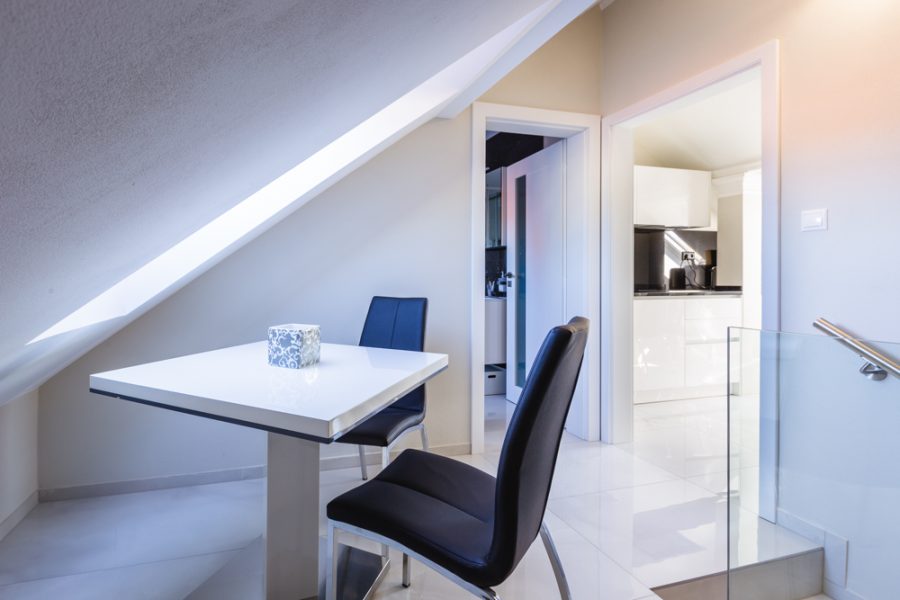 REZERVOVANÝ – Lokalita Centrum – Prenájom 1,5 izb. bytu (45 m2) v bytovom dome na ul. Horná Strieborná s pivnicou a vonkajším parkovaním, BB