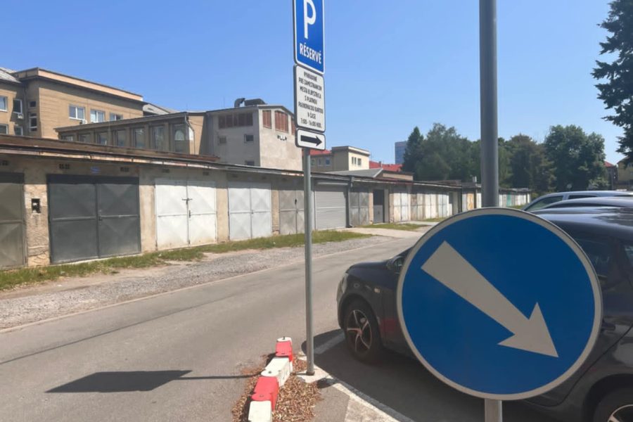 Lokalita Sídlisko- Prenájom garáže (22 m2) v radovej zástavbe, ulica Trieda SNP (širšie centrum mesta BB)
