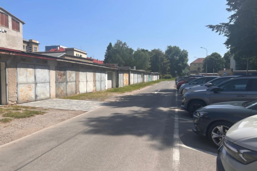 Lokalita Sídlisko- Prenájom garáže (22 m2) v radovej zástavbe, ulica Trieda SNP (širšie centrum mesta BB)