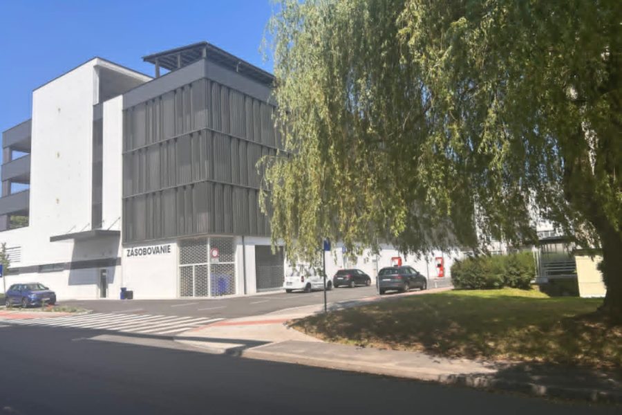 Lokalita Sídlisko- Prenájom garáže (22 m2) v radovej zástavbe, ulica Trieda SNP (širšie centrum mesta BB)