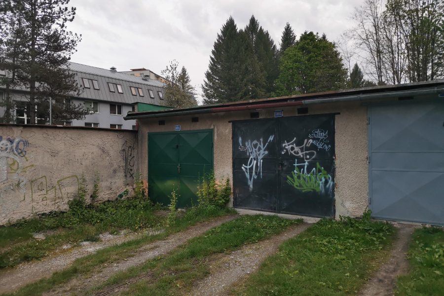 Lokalita Fončorda – Prenájom garáže (22 m2) v radovej zástavbe, ulica Mládežnícka