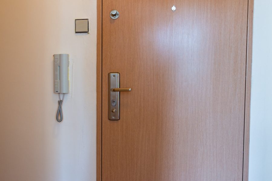 Rezervovaný: Lokalita Severná – Predaj 1 izb. bytu (30,99 m2) v 4 podlažnom bytovom dome (byt nemá balkón), Banská Bystrica