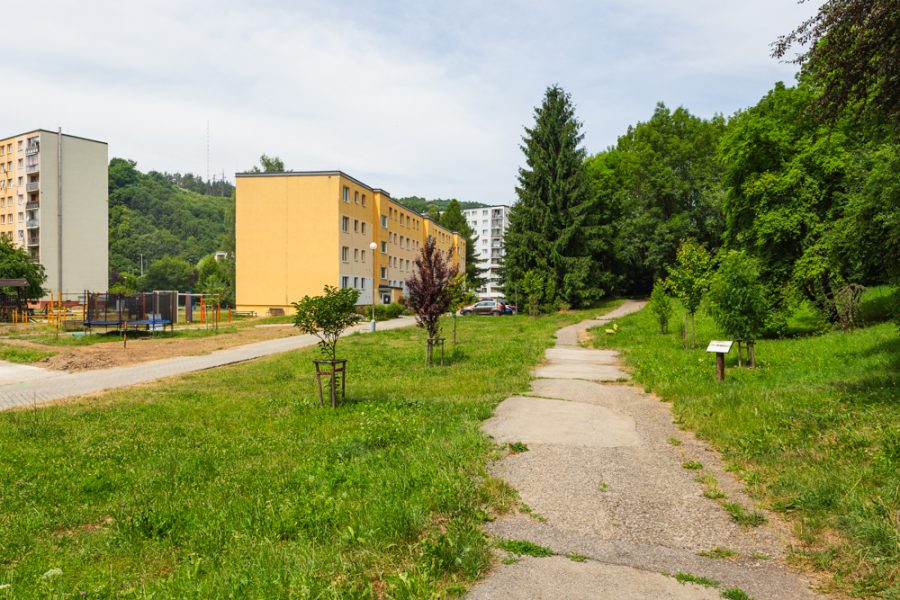 Rezervovaný: Lokalita Severná – Predaj 1 izb. bytu (30,99 m2) v 4 podlažnom bytovom dome (byt nemá balkón), Banská Bystrica