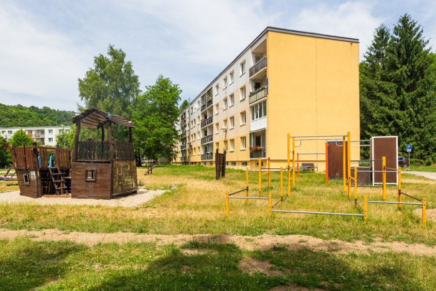 Rezervovaný: Lokalita Severná – Predaj 1 izb. bytu (30,99 m2) v 4 podlažnom bytovom dome (byt nemá balkón), Banská Bystrica