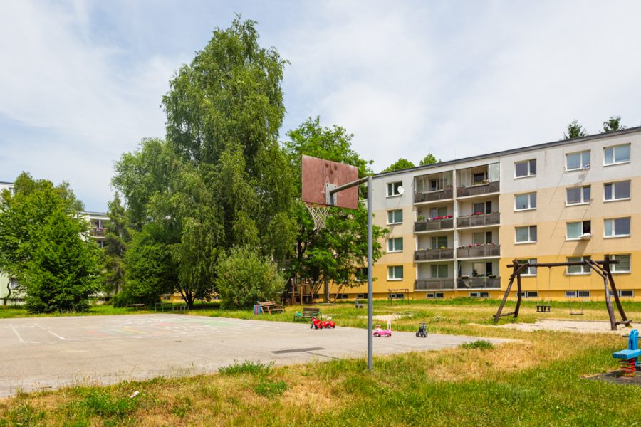 Rezervovaný: Lokalita Severná – Predaj 1 izb. bytu (30,99 m2) v 4 podlažnom bytovom dome (byt nemá balkón), Banská Bystrica