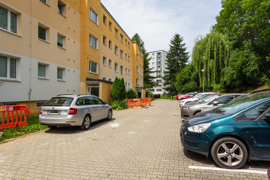 Rezervovaný: Lokalita Severná – Predaj 1 izb. bytu (30,99 m2) v 4 podlažnom bytovom dome (byt nemá balkón), Banská Bystrica