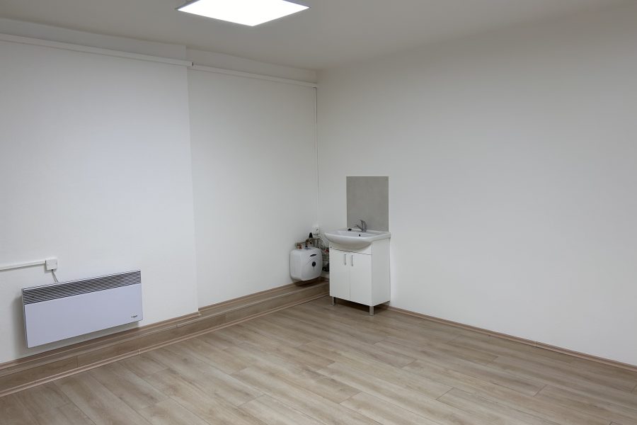 PRENAJATÉ – Lokalita Centrum BB – Prenájom priestoru pre manikúru, pedikúru, masáže, kaderníctvo alebo kozmetiku
